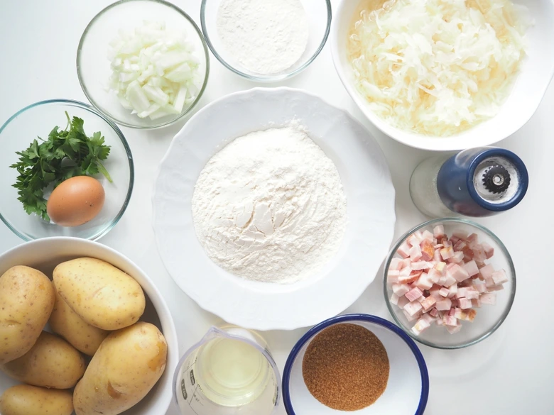Ingredience na tradiční halušky se zelím